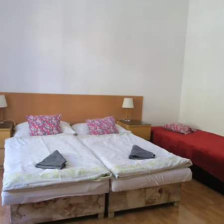 Apartament Pod Vejmutovym Lesom *