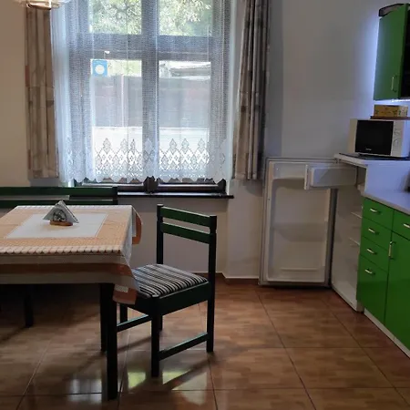 Pod Vejmutovym Lesom Appartement *