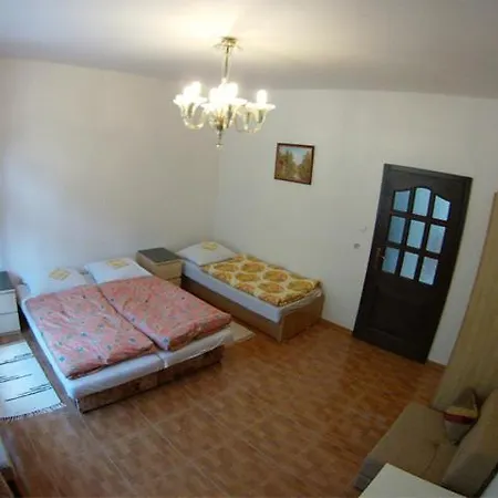 Apartamento Pod Vejmutovym Lesom