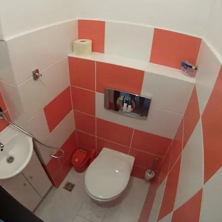 Pod Vejmutovym Lesom Apartamento *